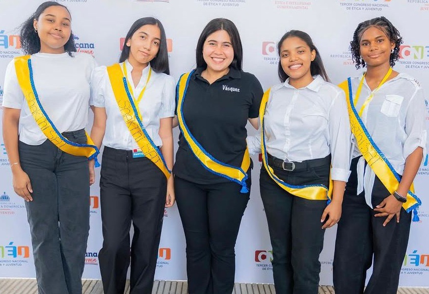 Estudiante 17 años representará a RD en evento India imagen