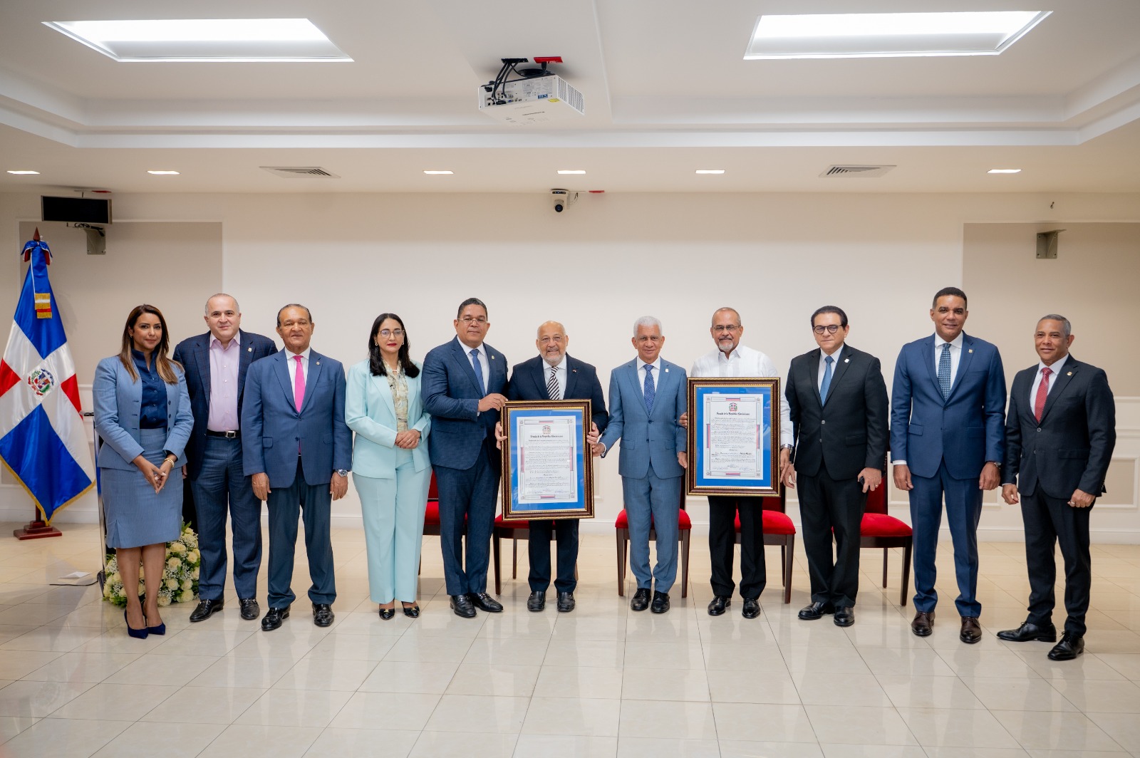 Senado reconoce a destacadas personalidades de Barahona imagen