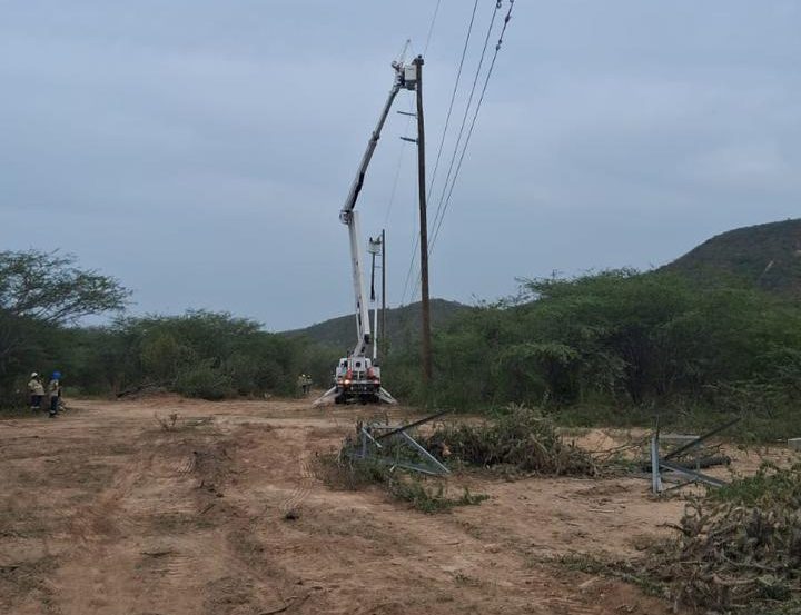 ETED restablece servicio de transmisión eléctrica Jimaní imagen