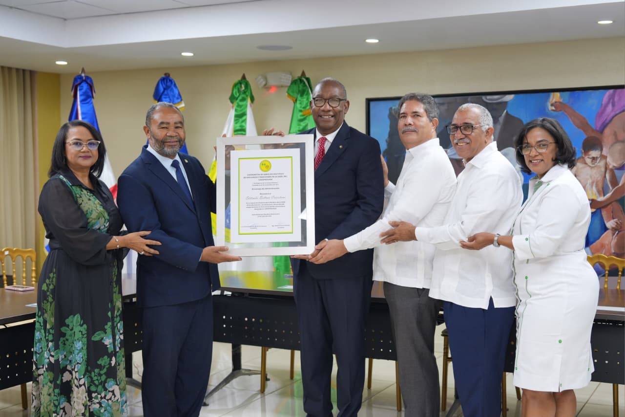 Reconocen al rector UASD por fortalecer el cooperativismo imagen