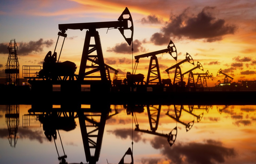Se disparan precios petróleo tras fin de alto el fuego entre EU-Irán imagen