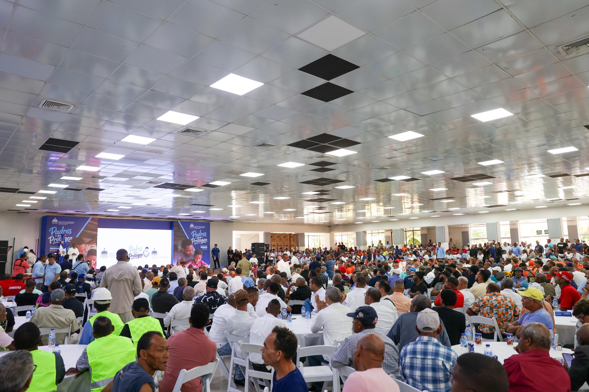 Abinader exhorta a los padres dominicanos proteger familias