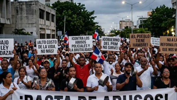 Crece descontento social en RD entre protestas y cacerolazos imagen