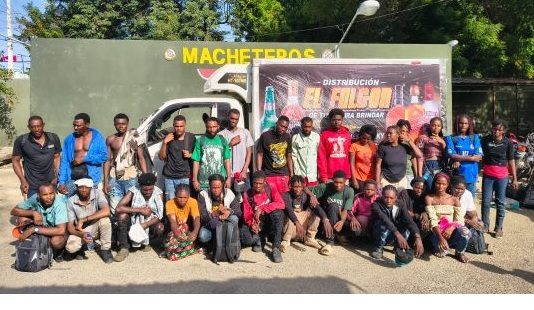 VALVERDE: Apresan haitianos ilegales ocultos en un camión