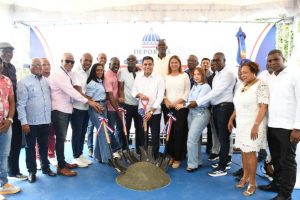 Gobierno inicia la construcción de un multiuso deportivo en LR Gobierno inicia la construcción de un multiuso deportivo en LR