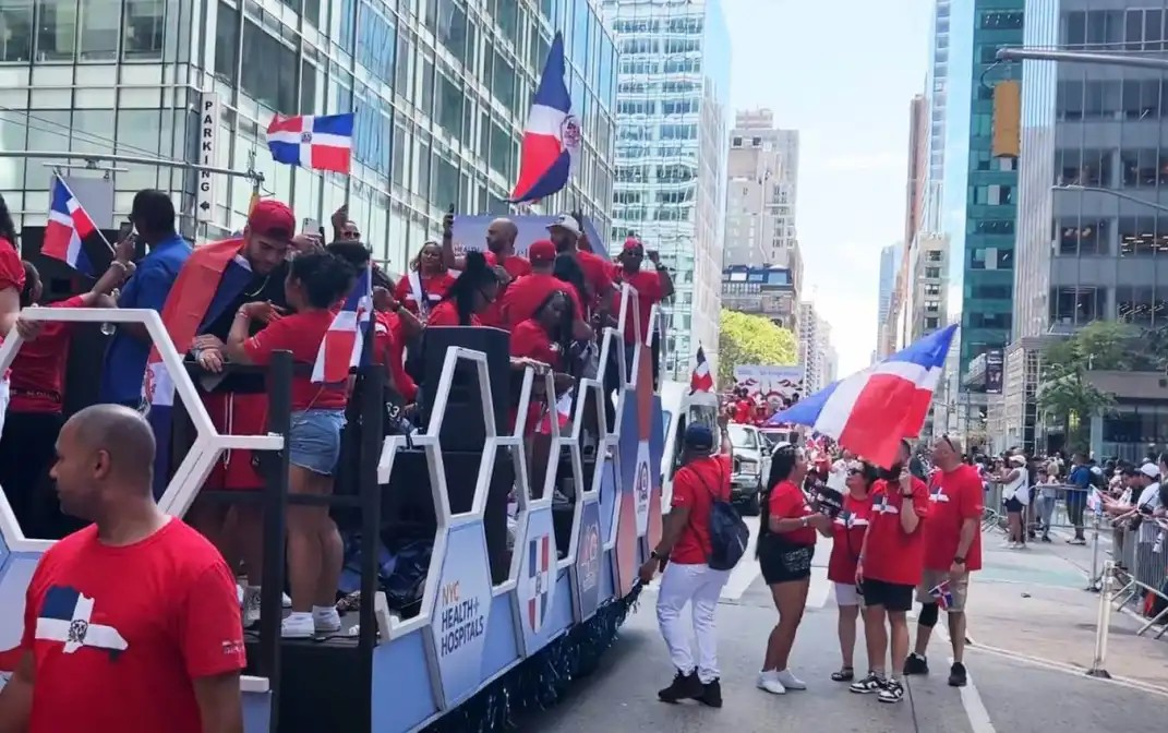 Manhattan se prepara para el Desfile Nacional Dominicano imagen