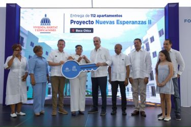 Abinader entrega apartamentos en Boca Chica y escuela en SDN Abinader entrega apartamentos en Boca Chica y escuela en SDN