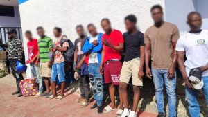 Migración detiene a 1,290 indocumentados y deporta 983 Migración detiene a 1,290 indocumentados y deporta 983