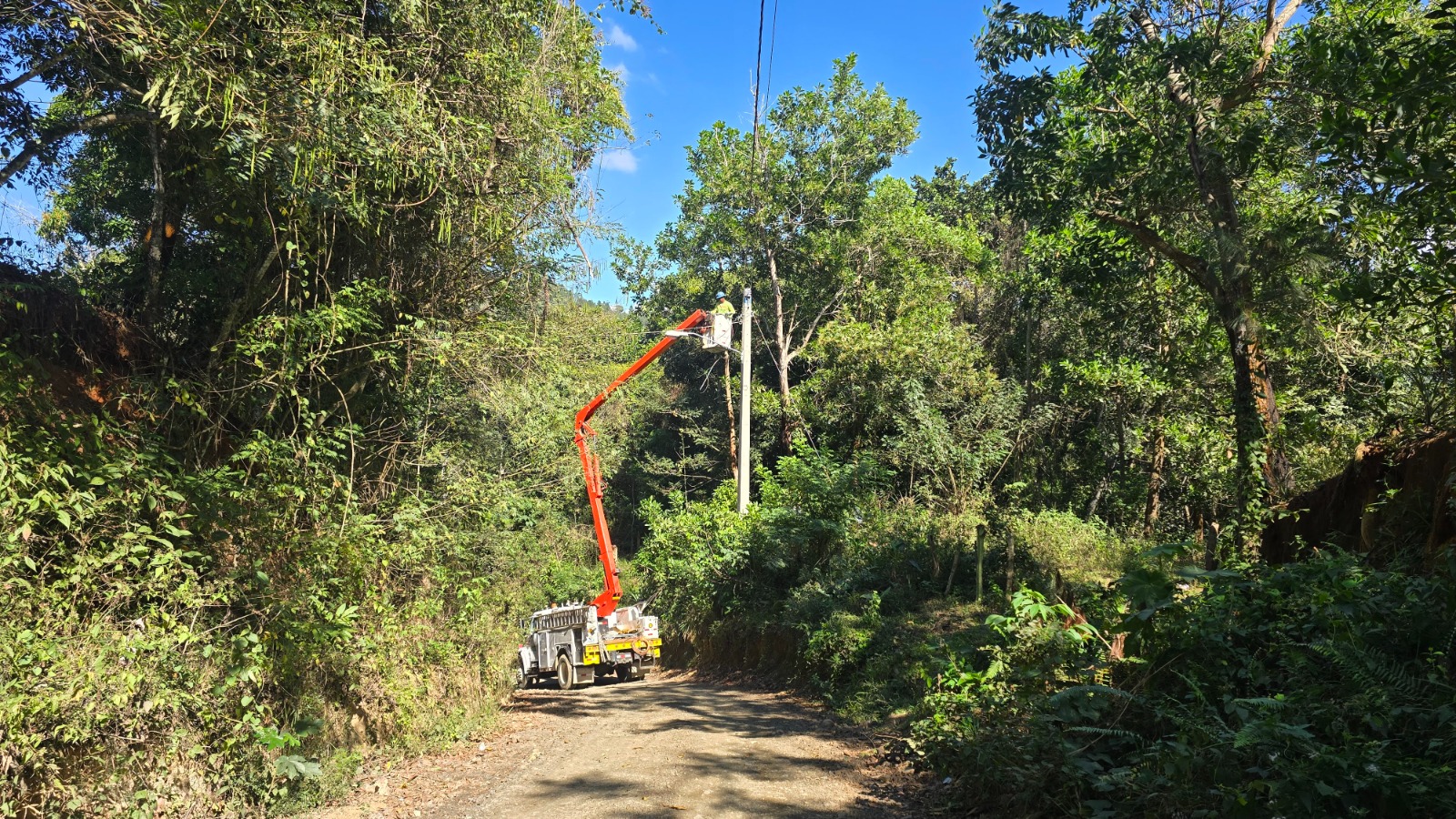 Concluyen electrificación en municipio Restauración imagen