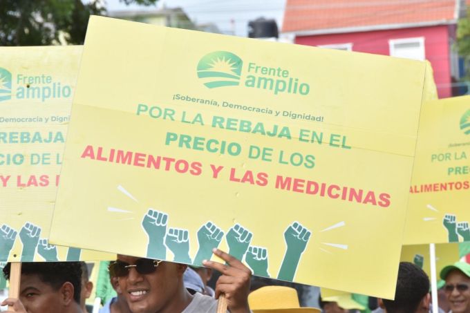 Frente Amplio exige rebaja de precios y denuncia abusos PN imagen