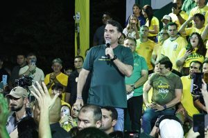 BRASIL: Partido Liberal corona a Flávio Bolsonaro de candidato