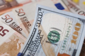 El dólar bajó 11 cts. y euro 18; eran vendidos $58.52 y $69.19 El dólar bajó 11 cts. y euro 18; eran vendidos $58.52 y $69.19
