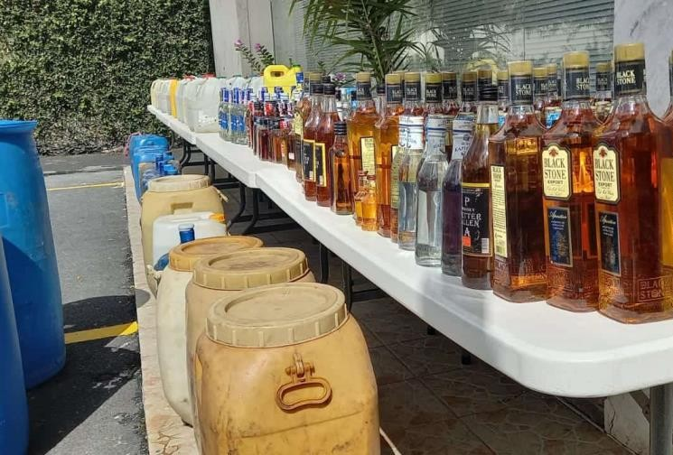 MP decomisa 5,000 unidades bebidas alcohólicas adulteradas imagen