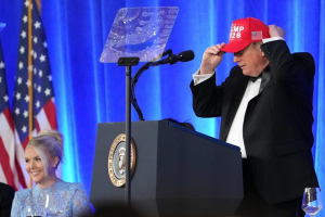 Trump anuncia su intención de postularse para cuarto mandato