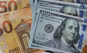 Dólar bajó 22 cts. y euro subió; eran vendidos $58.66 y $69.38