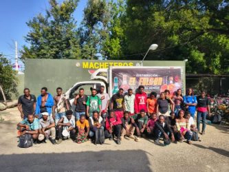 VALVERDE: Apresan haitianos ilegales ocultos en un camión VALVERDE: Apresan haitianos ilegales ocultos en un camión