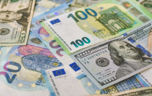 Dólar bajó 31 cts. y era vendido a $58.80; el euro sigue a $69.57 Dólar bajó 31 cts. y era vendido a $58.80; el euro sigue a $69.57