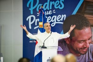 Abinader exhorta a los padres dominicanos proteger familias