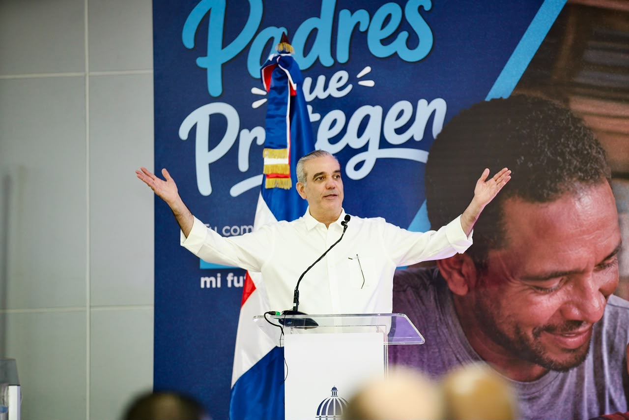 Abinader exhorta a los padres dominicanos proteger familias