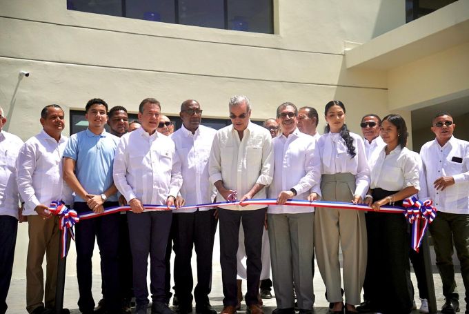 Presidente inaugura Centro de la UASD en Santiago Rodríguez