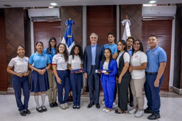Estudiantes de RD participarán en programas en Kenia y EE.UU.