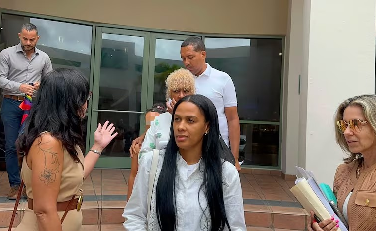 P. RICO: Otorgan fianza $5,000 a dominicana detenida por ICE imagen