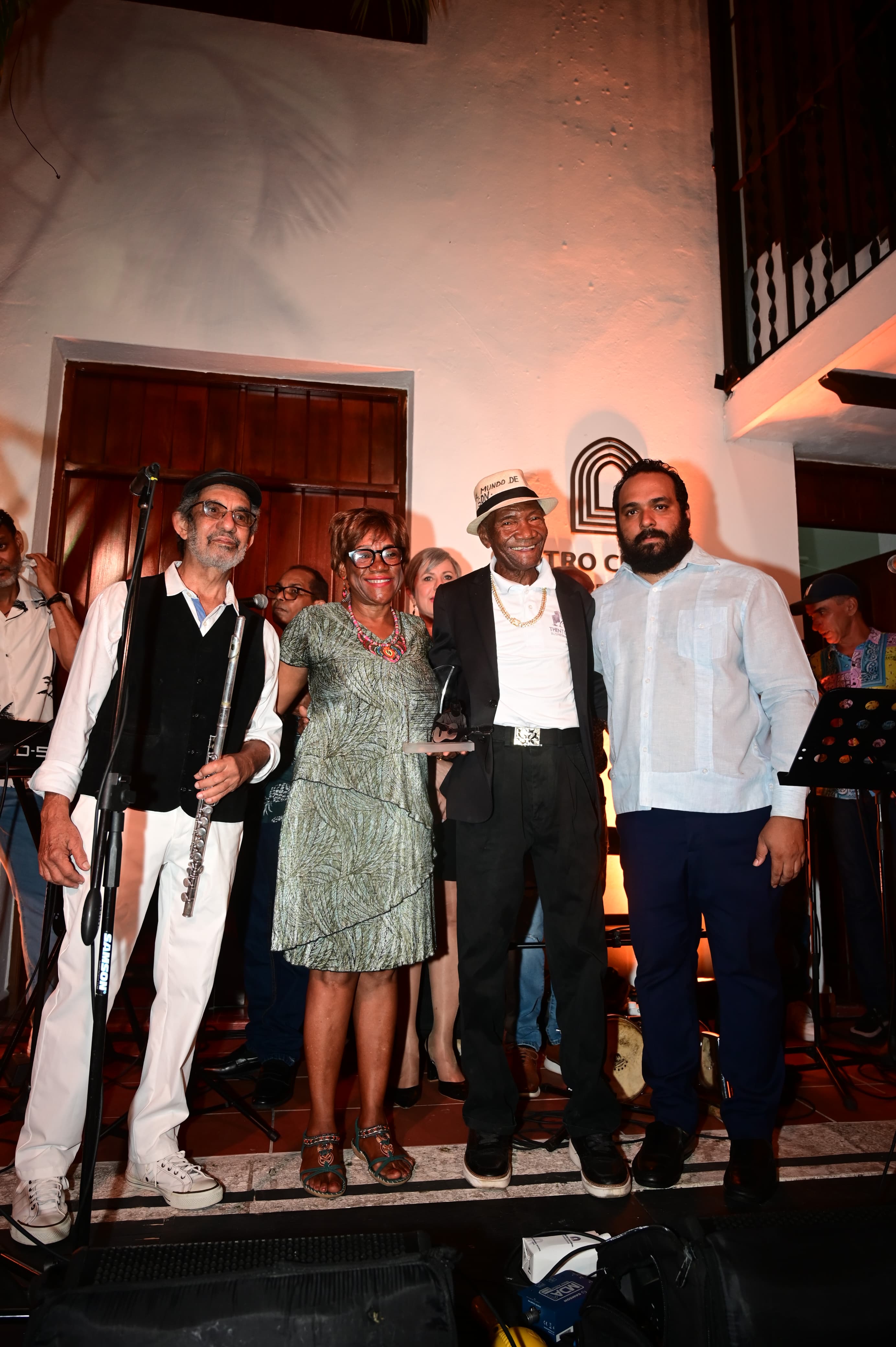 Centro Banreservas realiza homenaje a Minier y Namnúm imagen