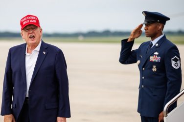 Trump aconseja a Irán «izar la bandera blanca de la rendición»