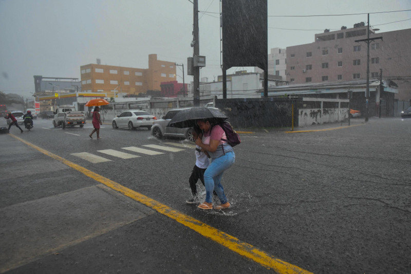 Vaguada y onda generarán lluvias a partir del mediodía