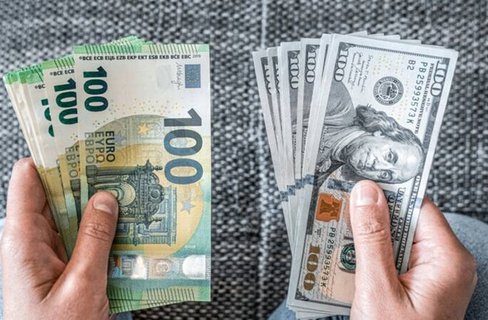 Dólar subió 18 cts. y euro bajó 12; eran vendidos a $58.74 y $68.97