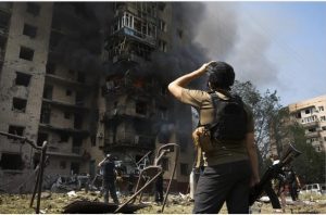 4 muertos y varios heridos en  nuevo ataque ruso sobre Kiev