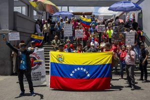 Chavistas rechazan presencia de EEUU; exigen liberen a  Maduro
