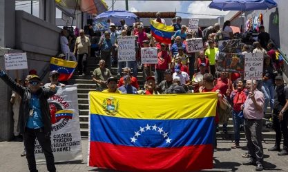 Chavistas rechazan presencia EEUU; exigen liberen  Maduro