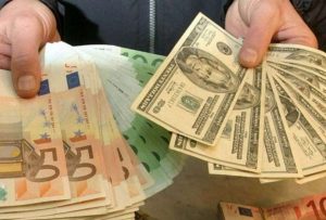 Dólar subió 20 cts. y era vendido a $58.70; el euro sigue a $70.03