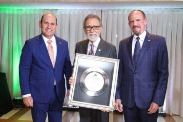 Banco Caribe reconoce legado del empresario Edmundo Aja Banco Caribe reconoce legado del empresario Edmundo Aja