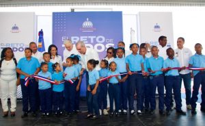 Abinader convoca a comunidad educativa a iniciar año escolar