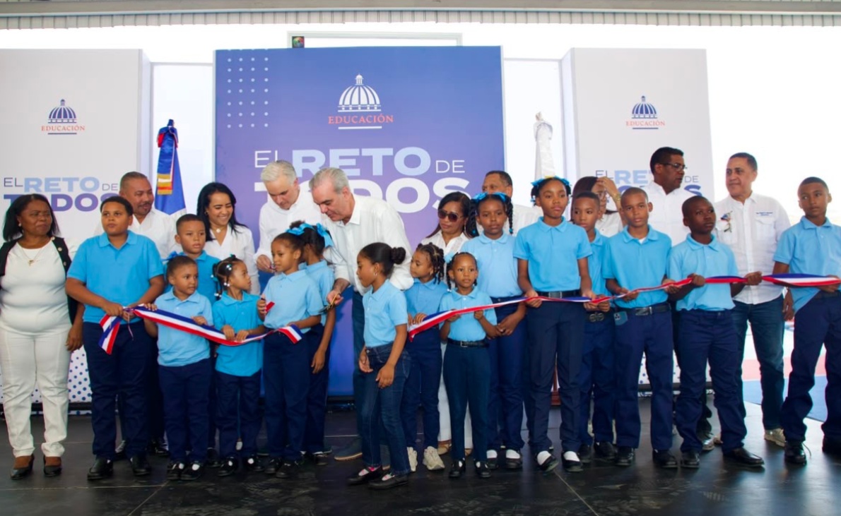 Abinader convoca a comunidad educativa a iniciar año escolar imagen
