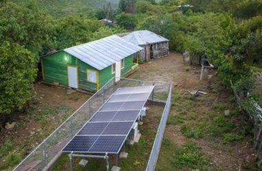 Gobierno instala energía solar escuelas y viviendas Elías Piña