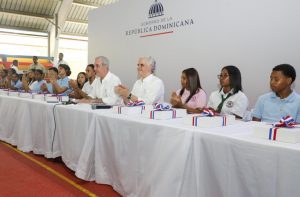 Abinader destaca avances en la educación pública dominicana