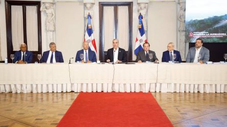 Gobierno entrega de títulos de parques nacionales al Estado