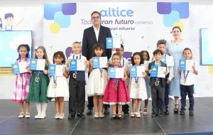 Altice reconoce a 52 hijos de colaboradores por excelencia