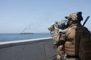 Al menos 2 muertos en ataque de EEUU en estrecho de Ormuz