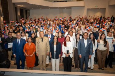Unos quieren irse, pero docenas llegan a quedarse en Rep. Dom.