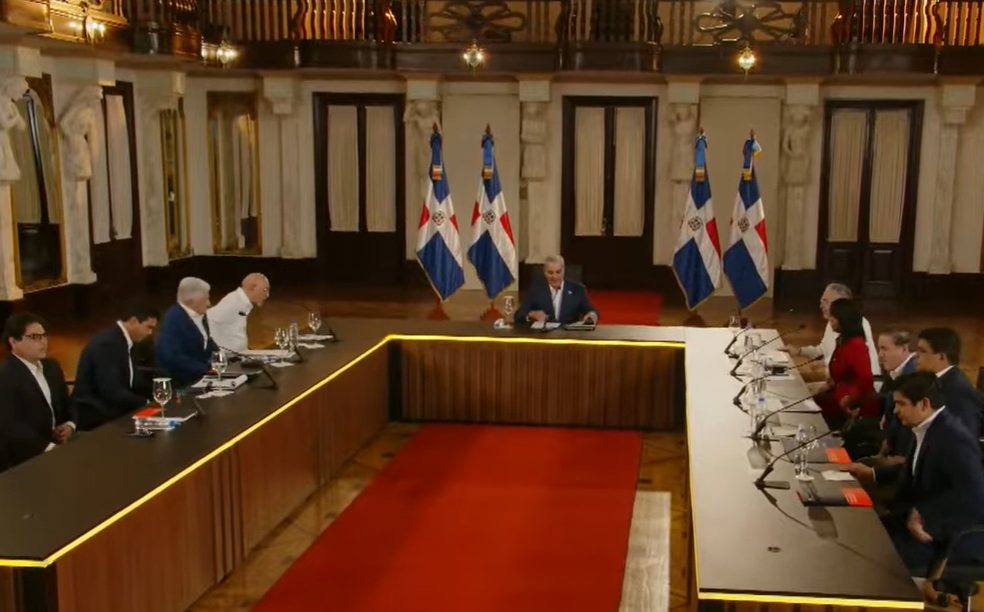 EN VIVO: Presidente y otros  funcionarios en rueda prensa