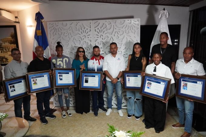 Reconocen a atletas de Puerto Plata medallistas en JCC 2026 imagen