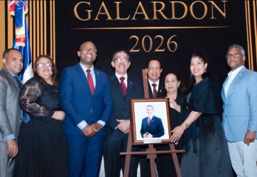 Colegio Médico otorga a rector de la UASD su mayor distinción Colegio Médico otorga a rector de la UASD su mayor distinción