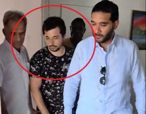 Arrestan Pumarol tras decisión que lo envía a juicio por ataque