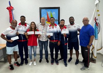 Federación Deportes Acuáticos entrega incentivos a medallistas Federación Deportes Acuáticos entrega incentivos a medallistas