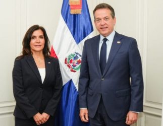 Canciller gestión reuniéndose con la Embajadora de EE.UU.