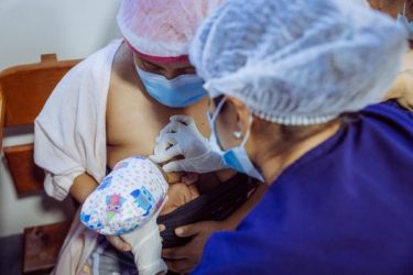 Solo dos de cada diez bebés en RD reciben lactancia materna